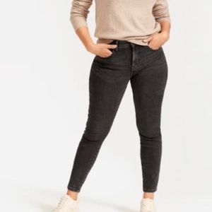 Everlane Mid Rise Washed Black Jean NWT Size 33